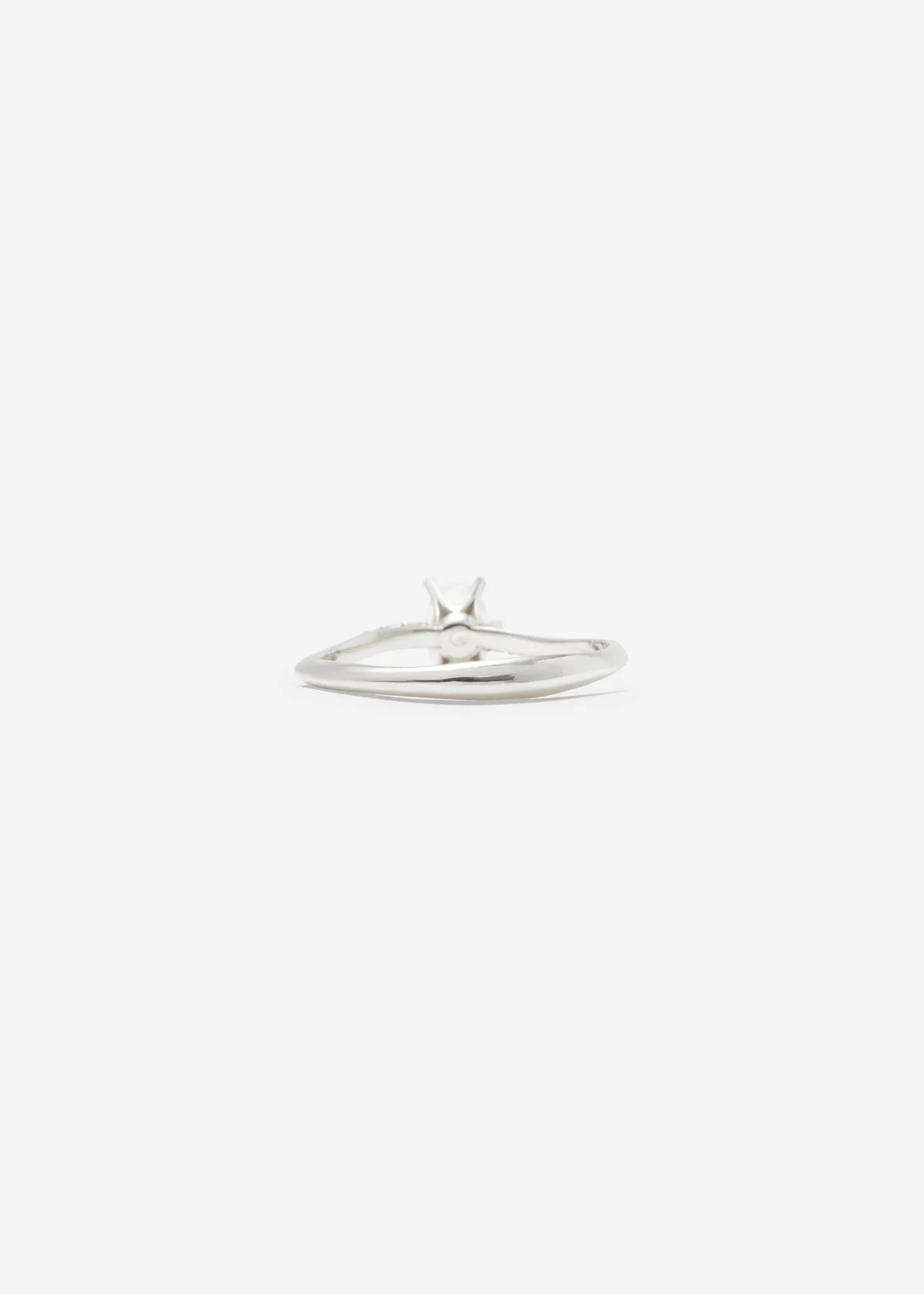 Oval Solitaire Ring Midi Pavé 0.3 - 0.5 Ct