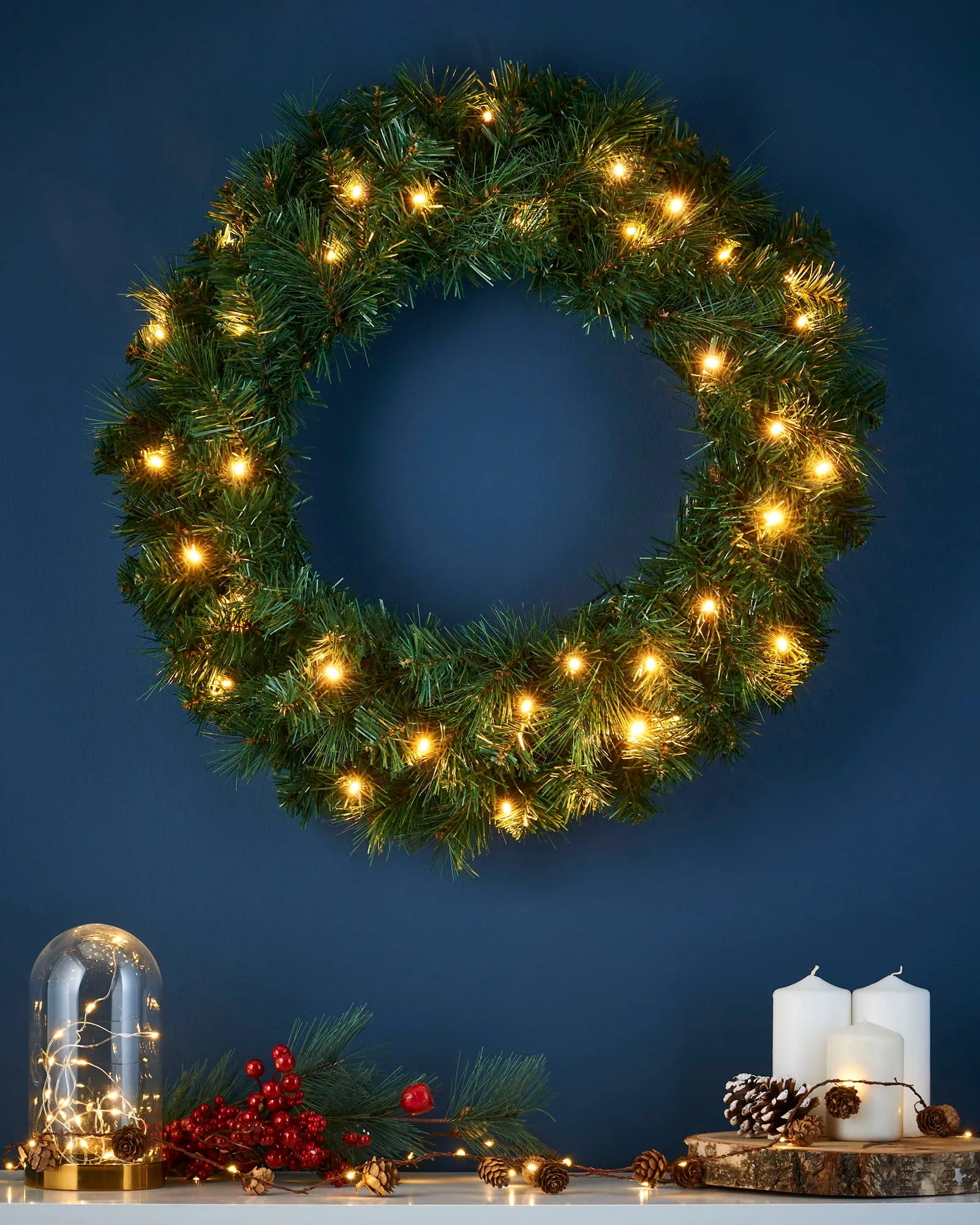 Pre-Lit Alberta Spruce Wreath, 60 cm